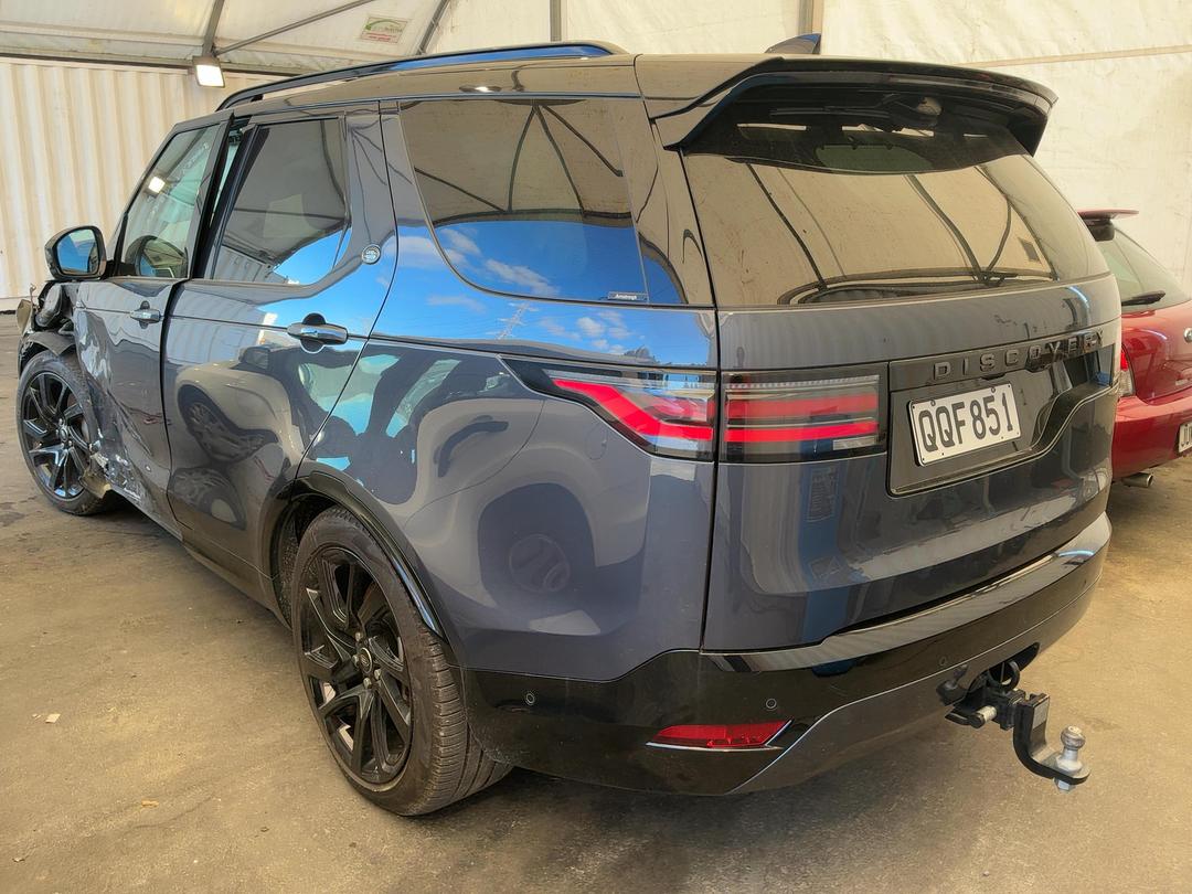 Photo '7' of Land Rover Discovery D250 Dynamic SE