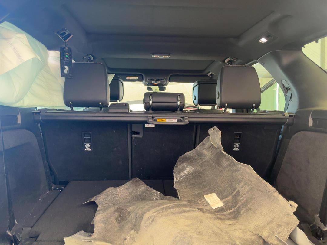 Photo '10' of Land Rover Discovery D250 Dynamic SE