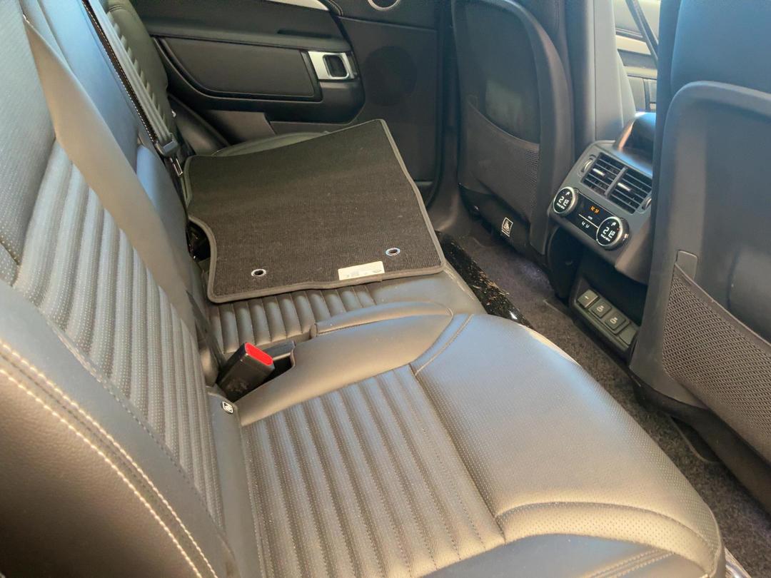 Photo '12' of Land Rover Discovery D250 Dynamic SE