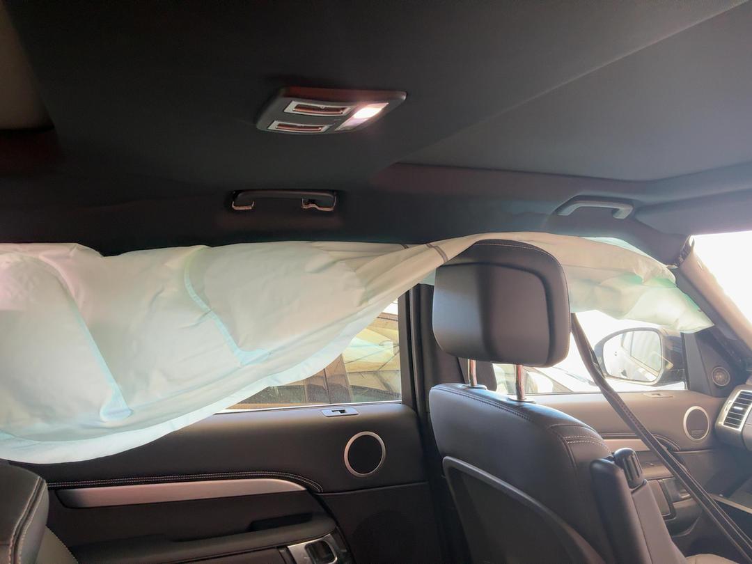 Photo '14' of Land Rover Discovery D250 Dynamic SE