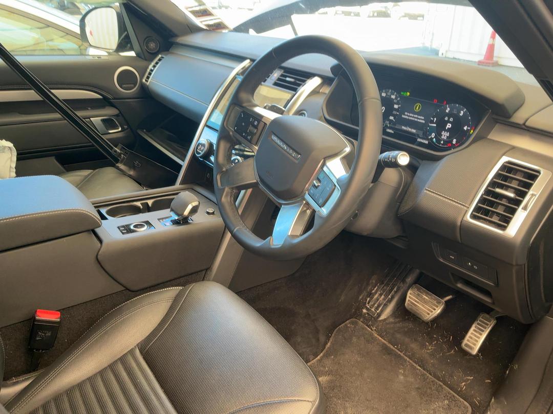 Photo '15' of Land Rover Discovery D250 Dynamic SE