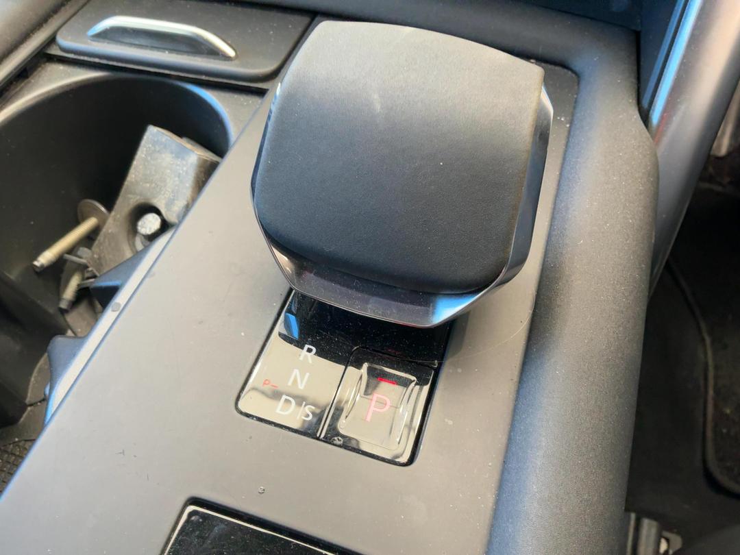 Photo '19' of Land Rover Discovery D250 Dynamic SE