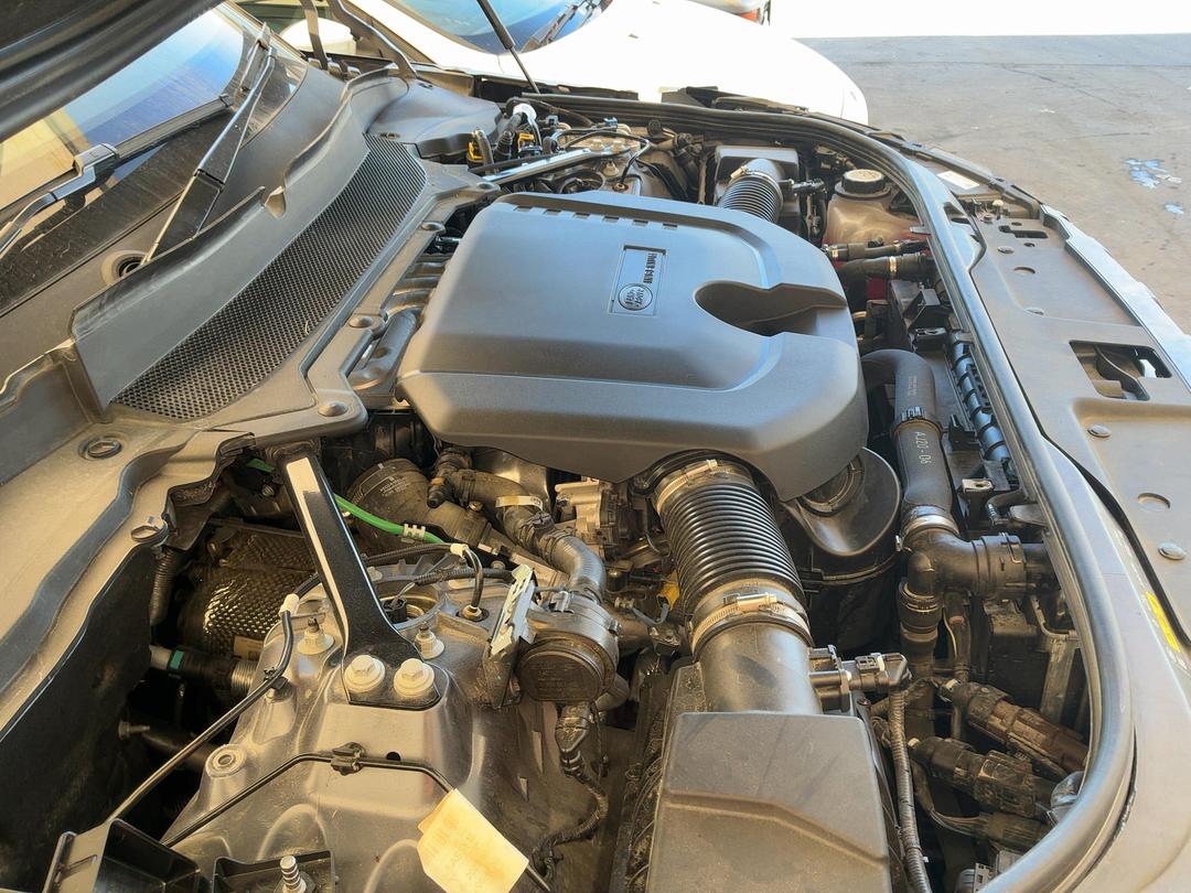 Photo '23' of Land Rover Discovery D250 Dynamic SE