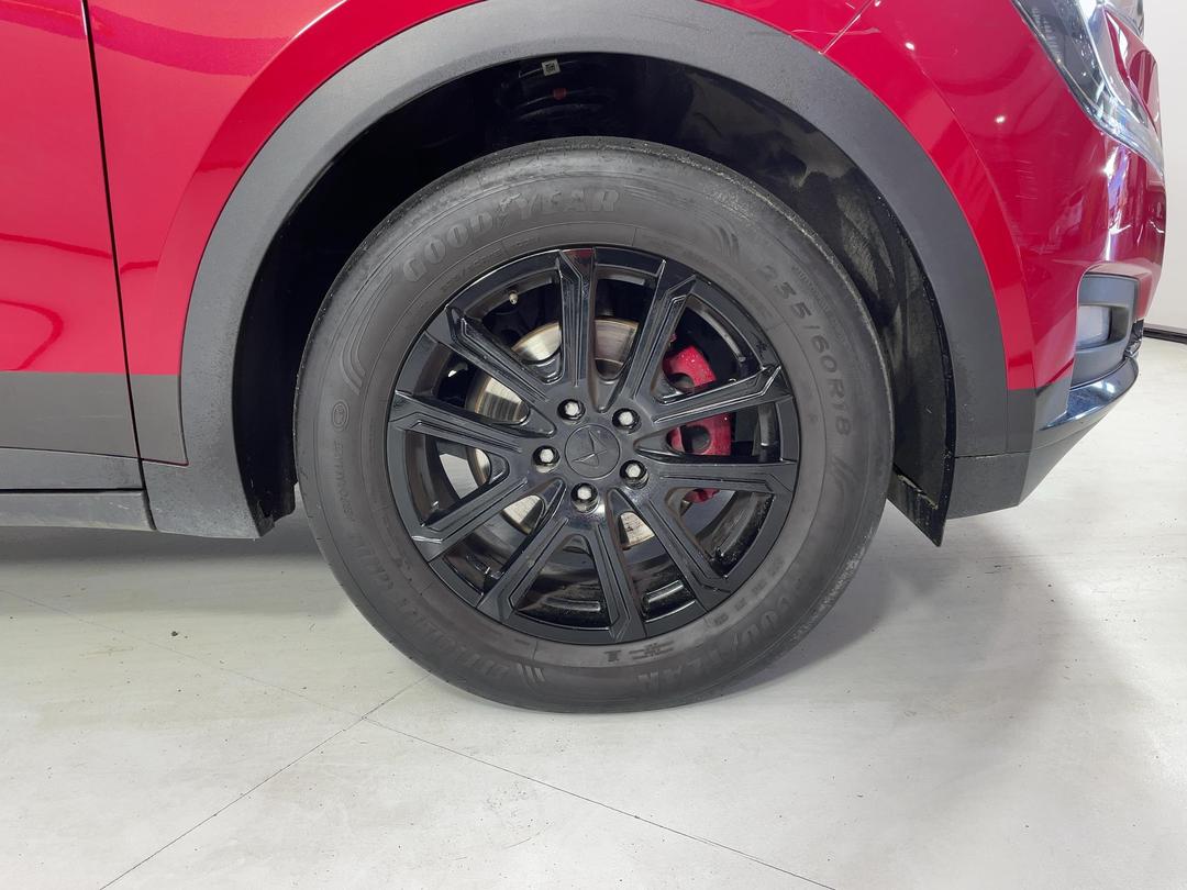 Photo '9' of Mahindra XUV