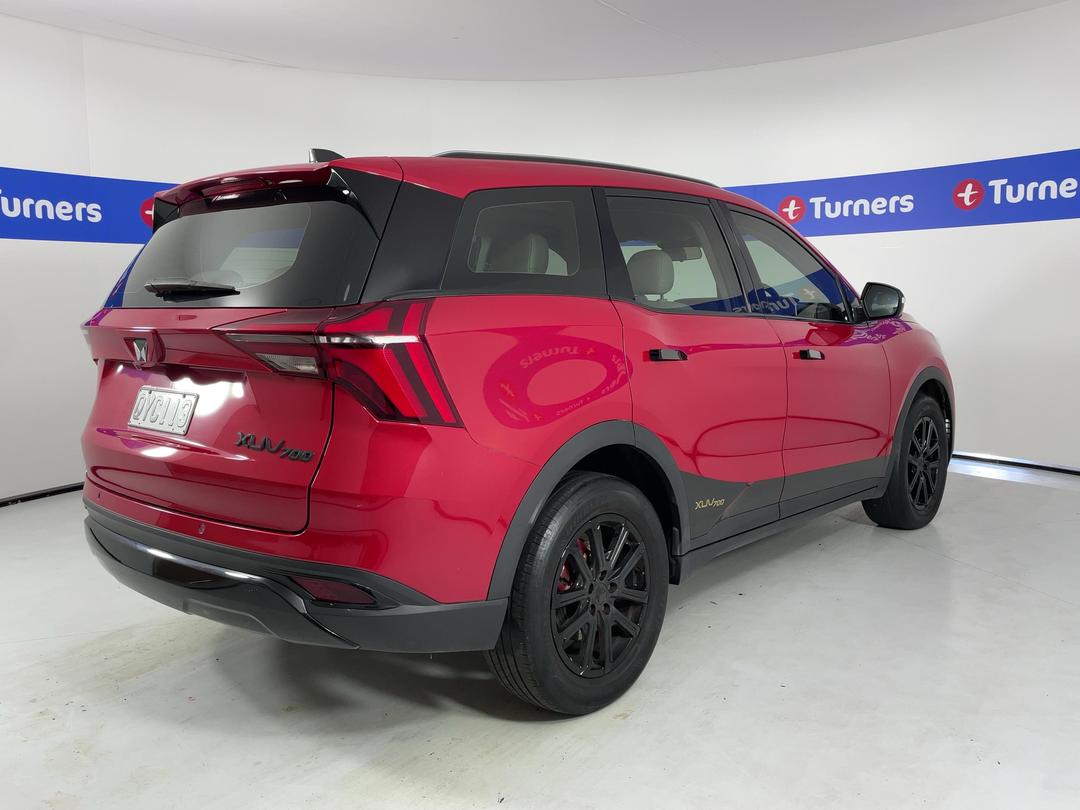 Photo '7' of Mahindra XUV