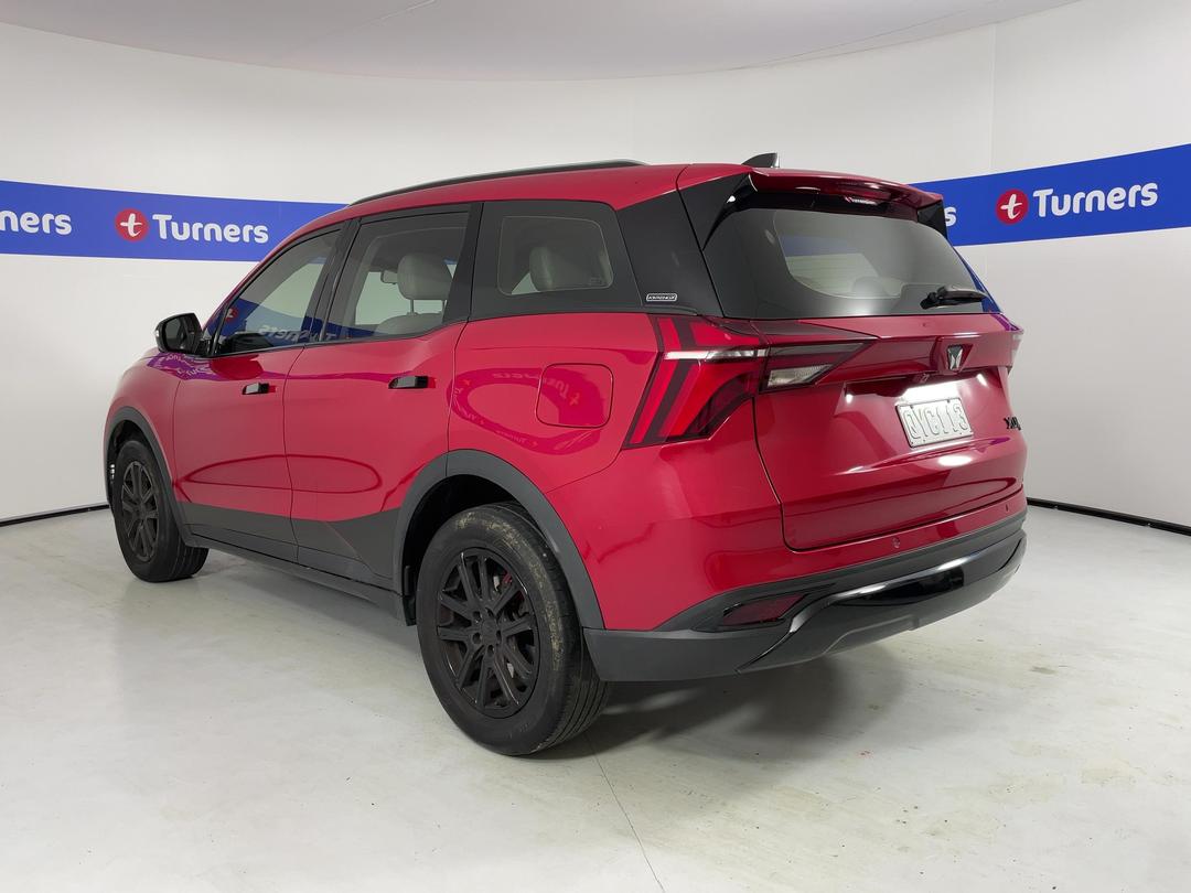 Photo '5' of Mahindra XUV
