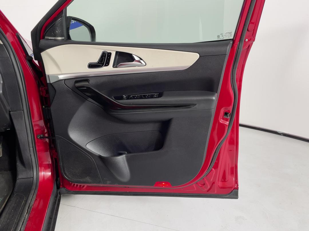 Photo '15' of Mahindra XUV
