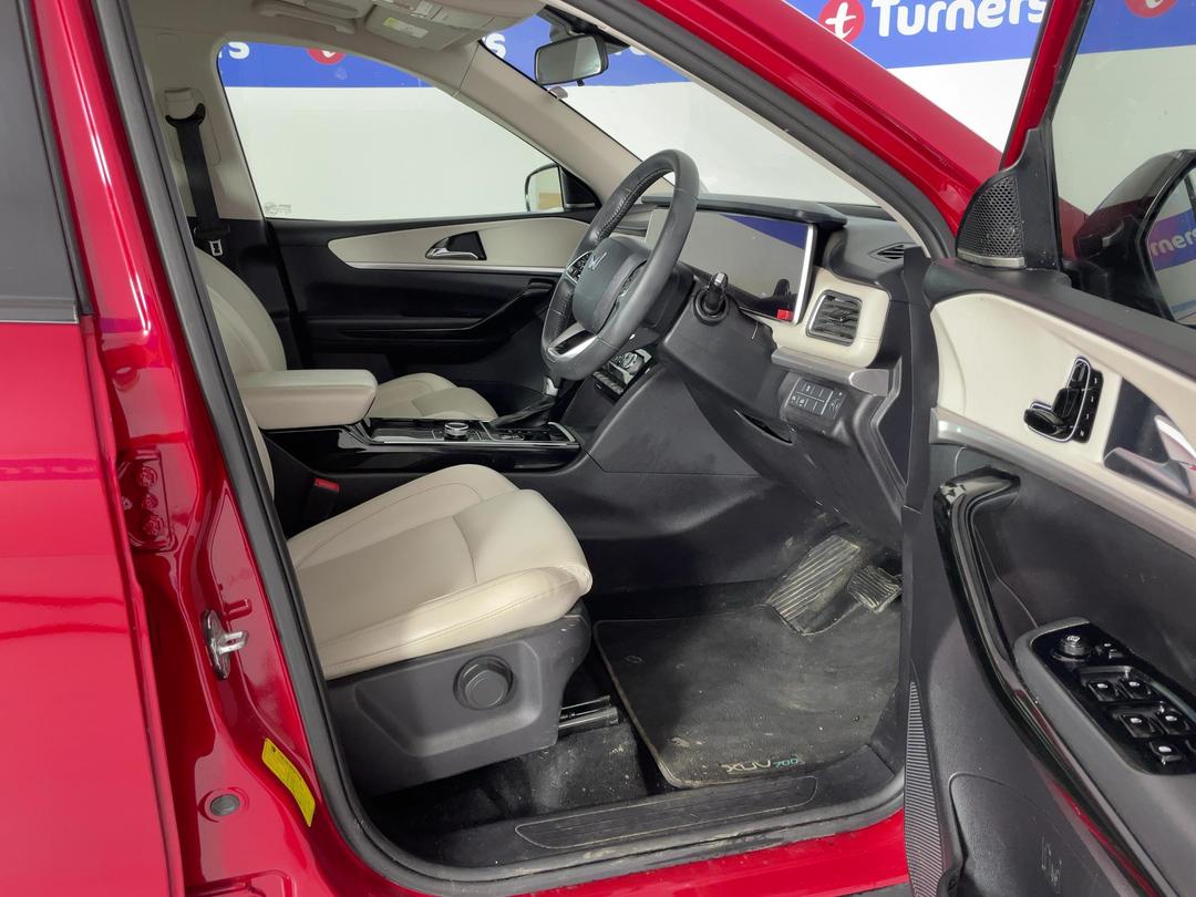 Photo '16' of Mahindra XUV