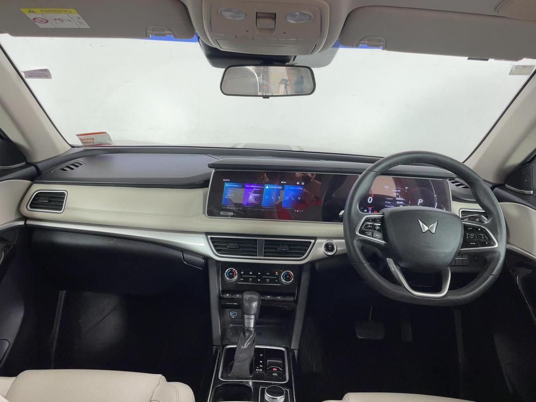 Photo '17' of Mahindra XUV