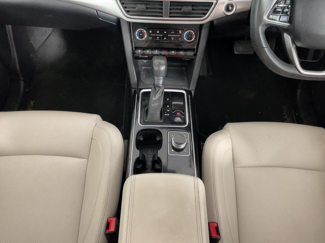 Photo '18' of Mahindra XUV