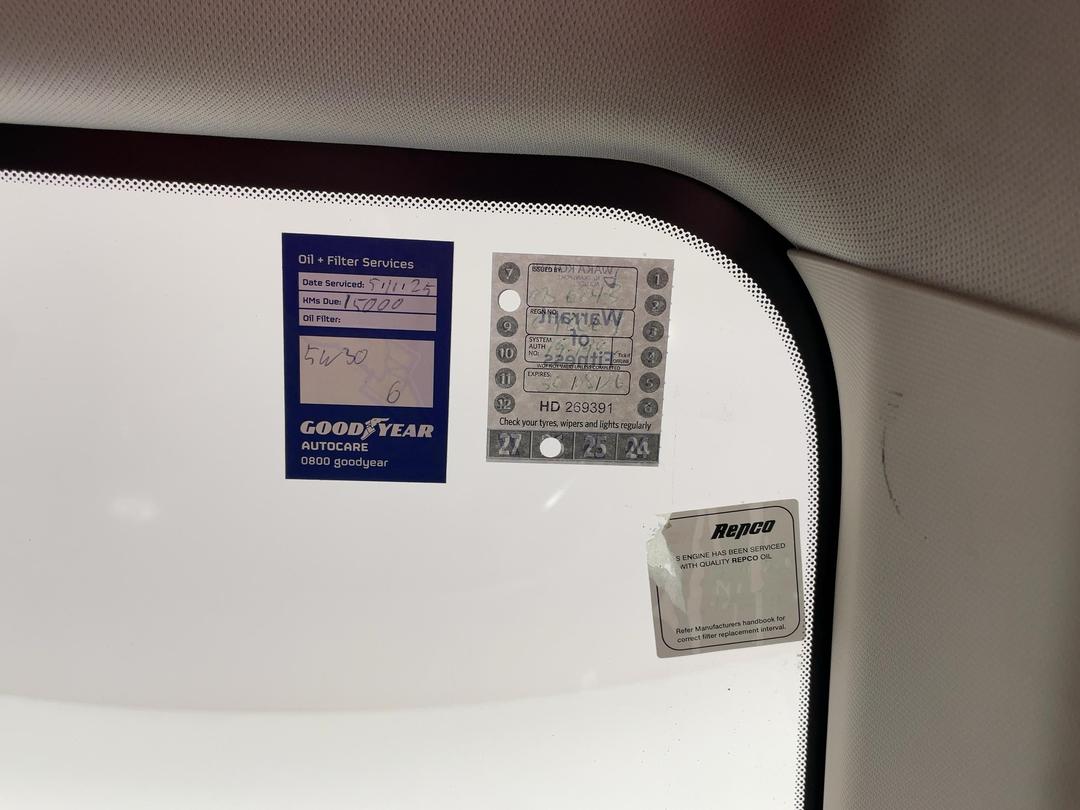 Photo '24' of Mahindra XUV