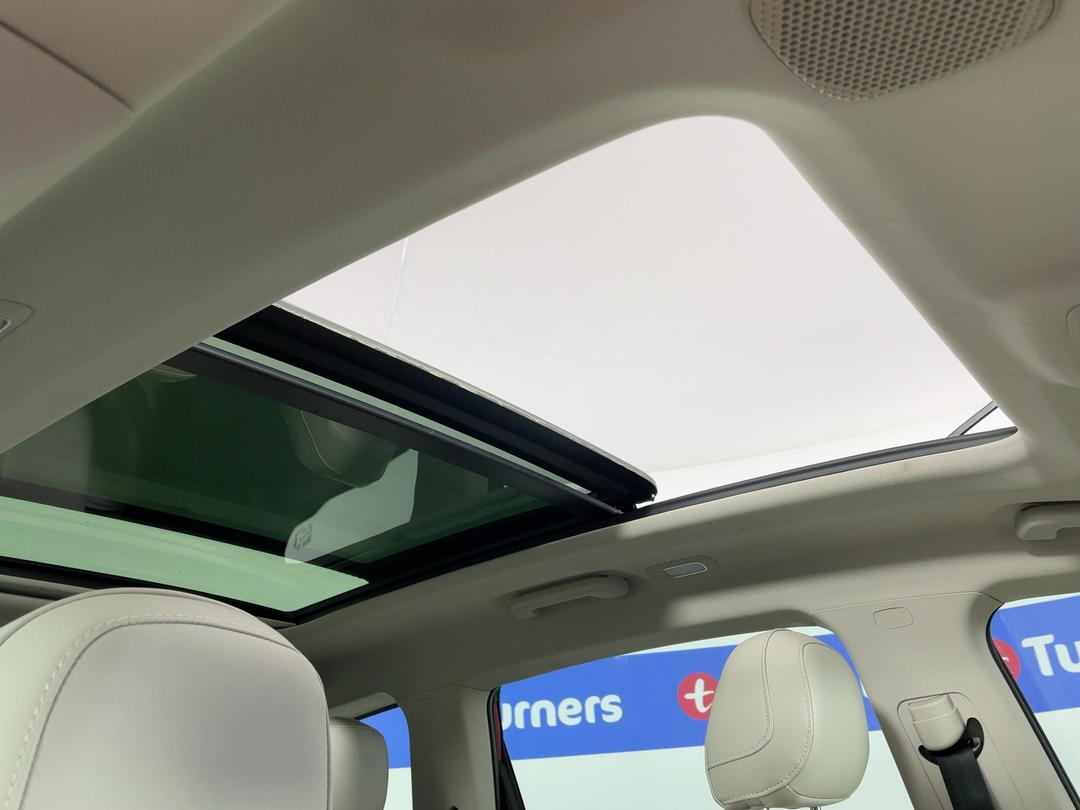 Photo '25' of Mahindra XUV