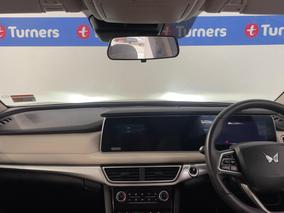 Photo '17' of Mahindra XUV