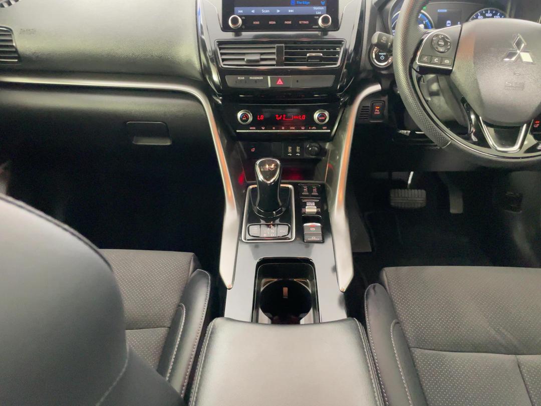 Photo '18' of Mitsubishi Eclipse Cross