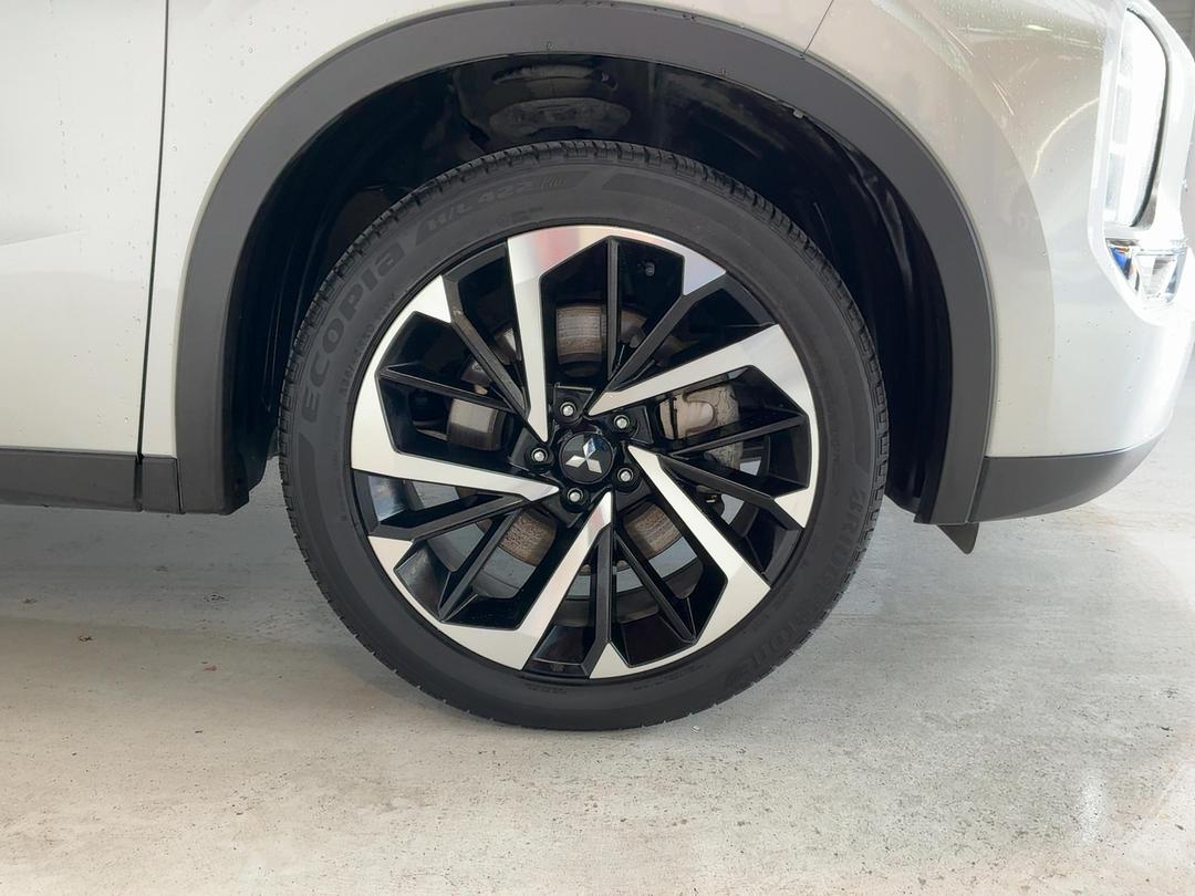 Photo '9' of Mitsubishi Outlander