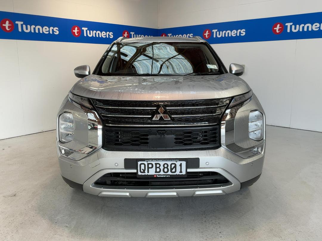 Photo '2' of Mitsubishi Outlander