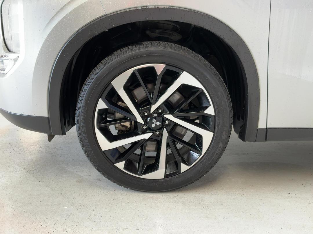 Photo '10' of Mitsubishi Outlander