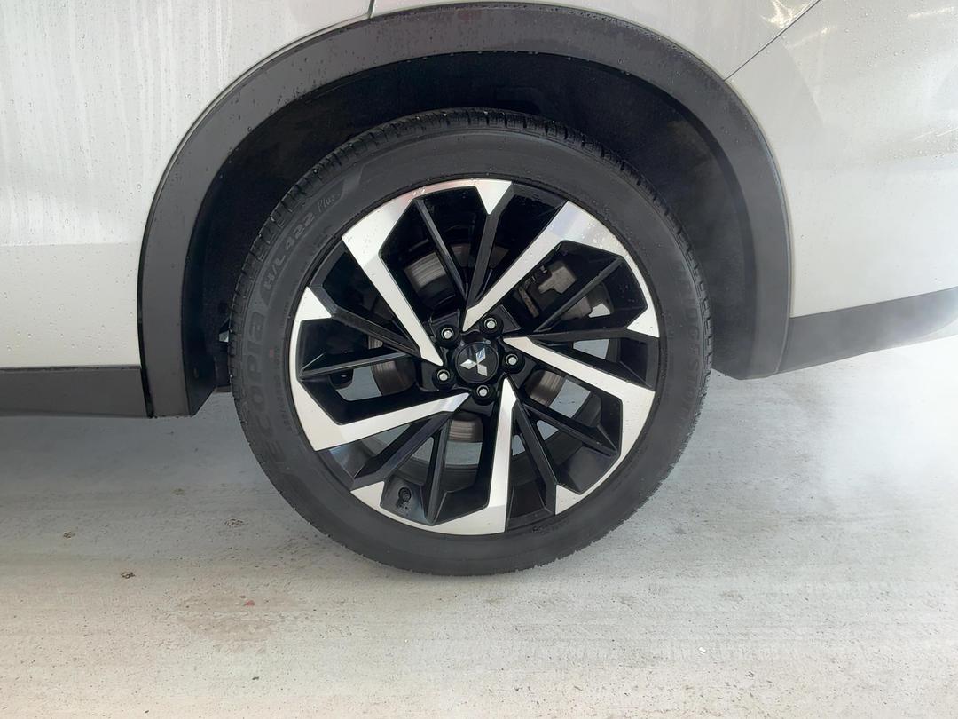 Photo '11' of Mitsubishi Outlander