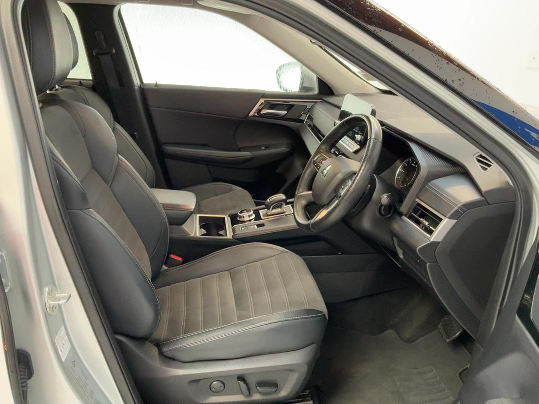 Photo '16' of Mitsubishi Outlander