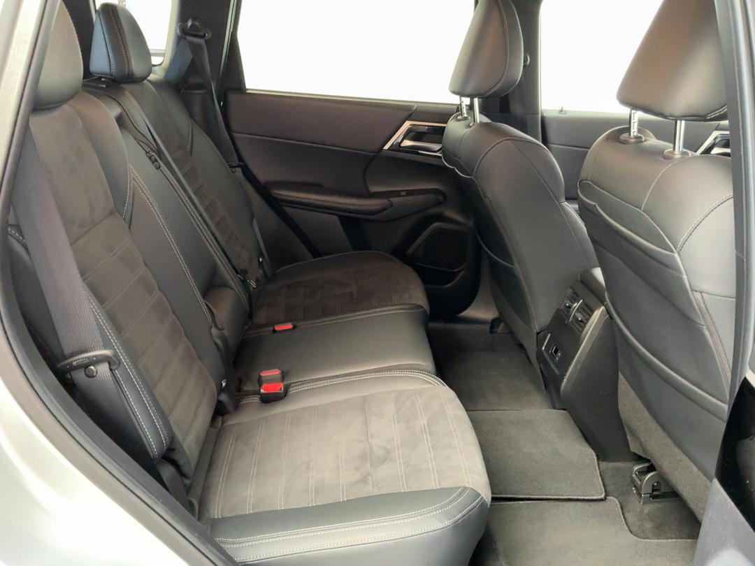 Photo '20' of Mitsubishi Outlander