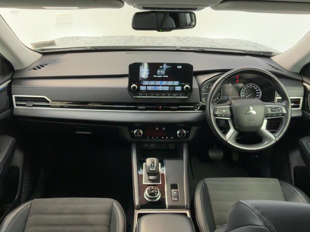 Photo '17' of Mitsubishi Outlander