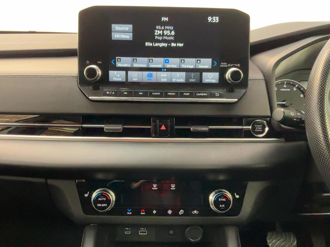 Photo '18' of Mitsubishi Outlander