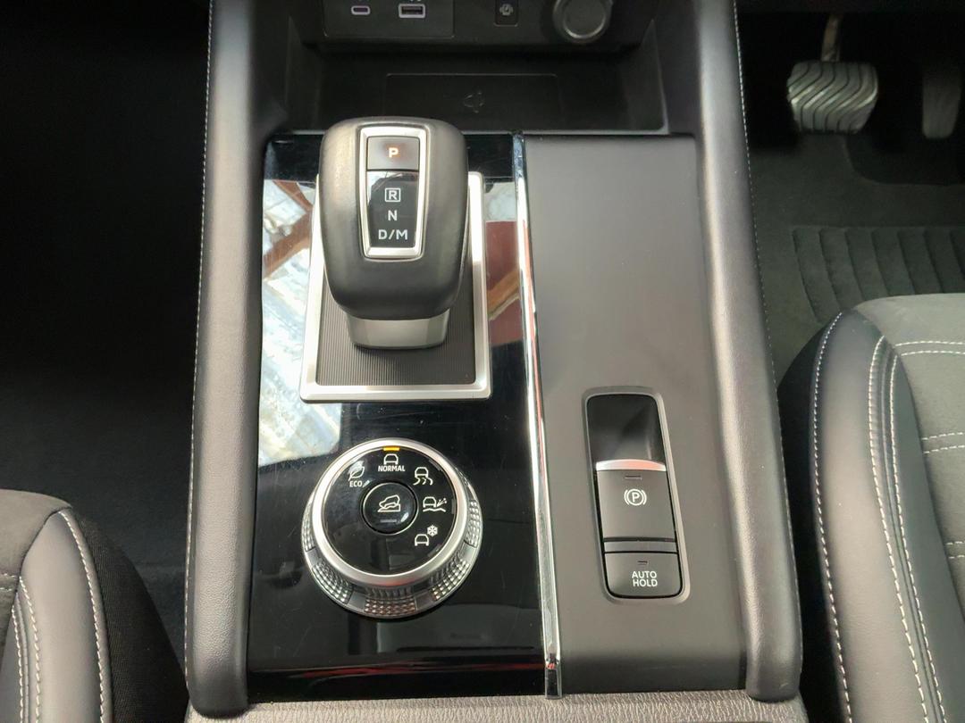 Photo '23' of Mitsubishi Outlander