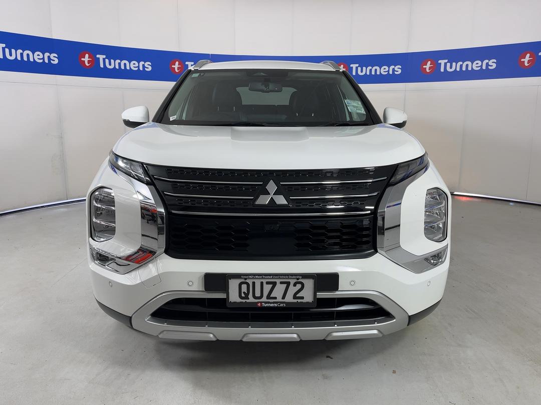 Photo '2' of Mitsubishi Outlander