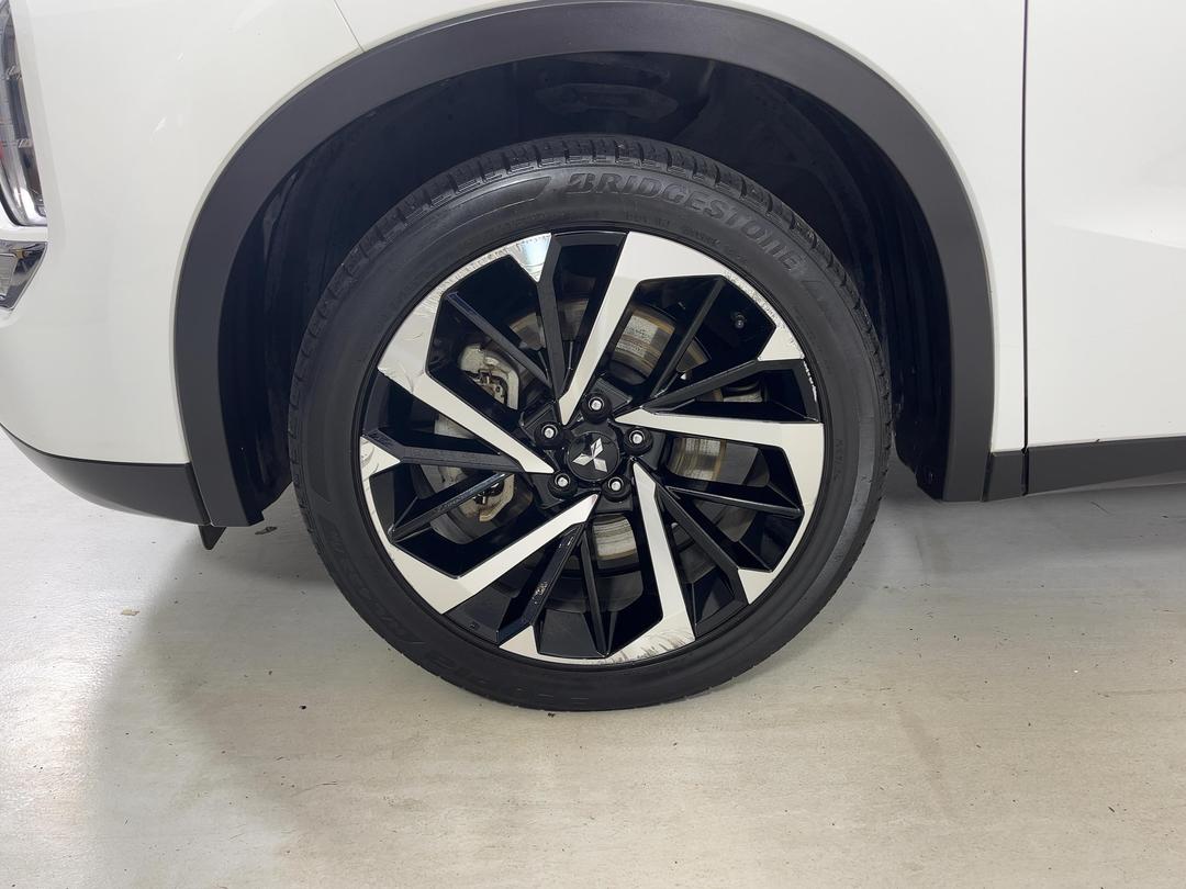 Photo '10' of Mitsubishi Outlander