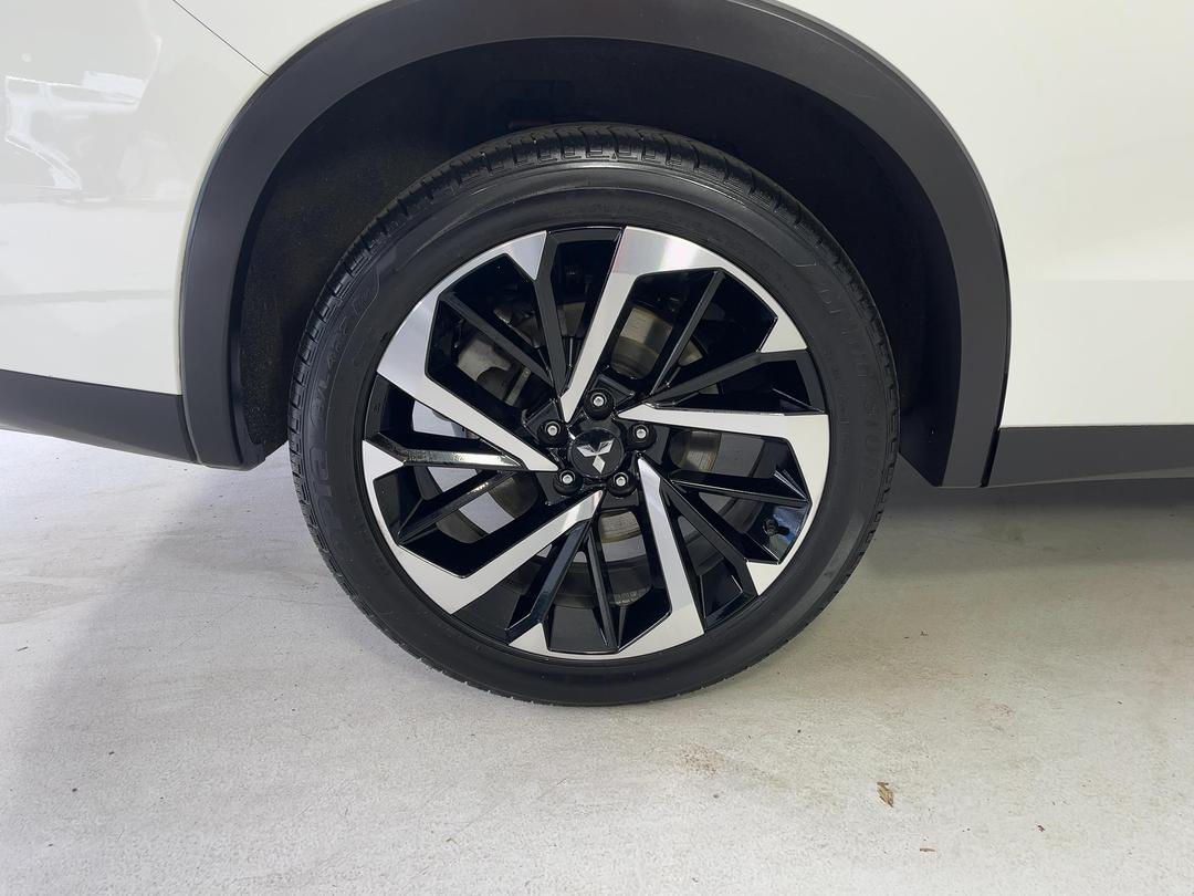 Photo '12' of Mitsubishi Outlander