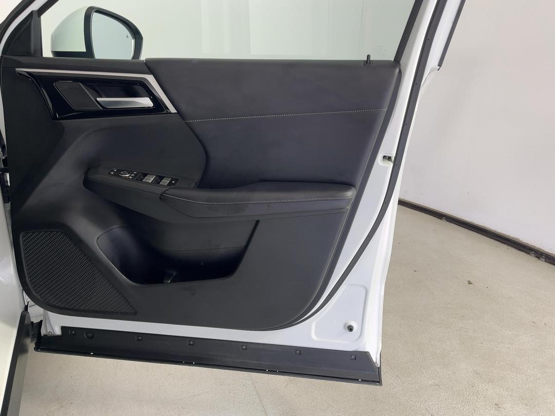 Photo '15' of Mitsubishi Outlander