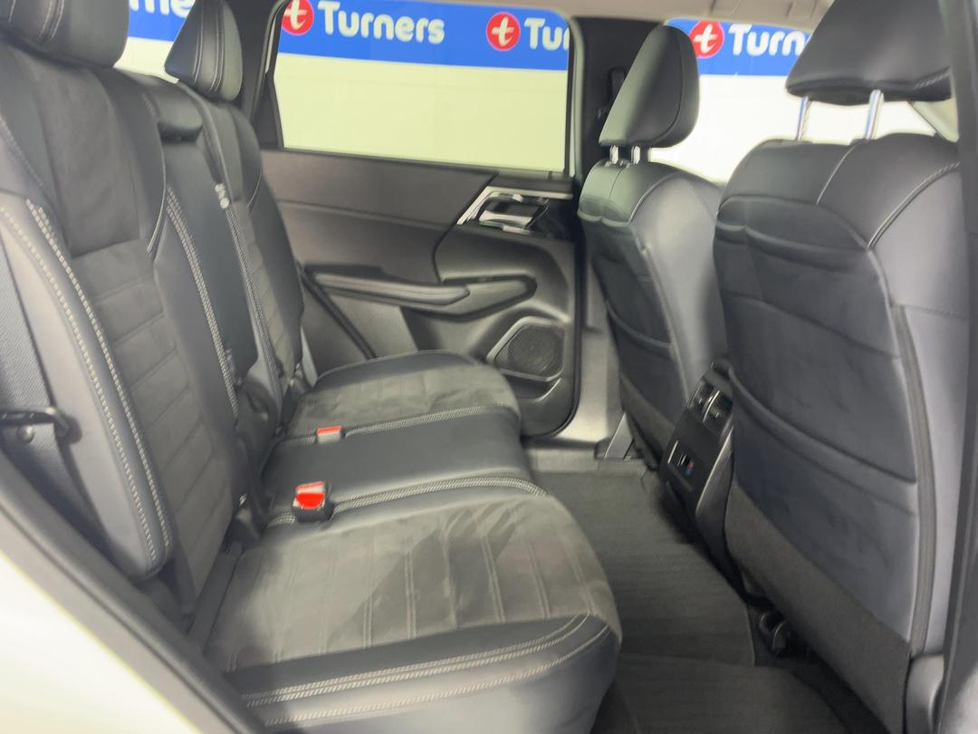 Photo '20' of Mitsubishi Outlander