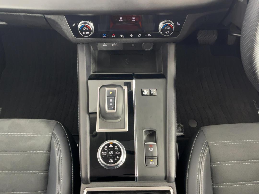 Photo '18' of Mitsubishi Outlander