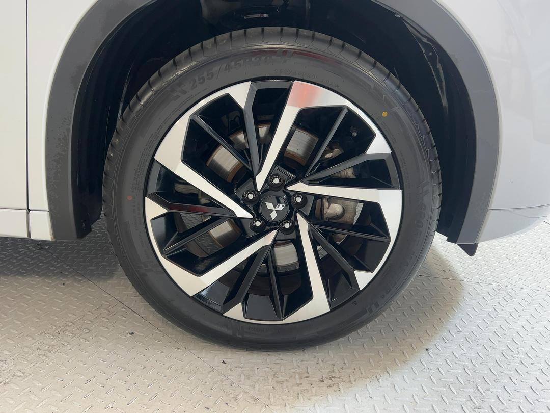 Photo '9' of Mitsubishi Outlander