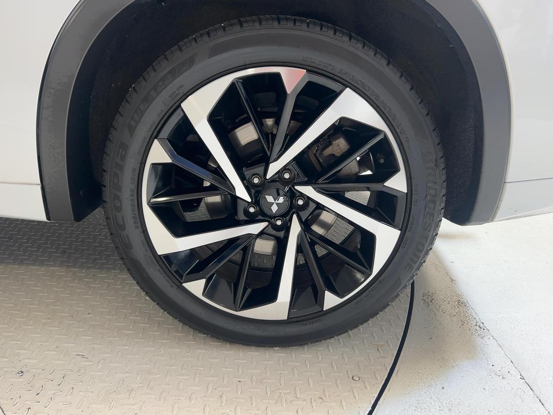 Photo '11' of Mitsubishi Outlander