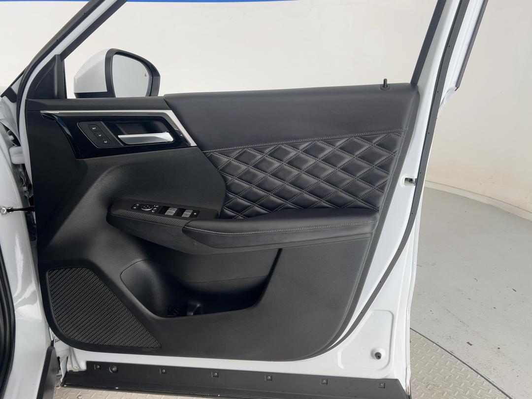 Photo '15' of Mitsubishi Outlander
