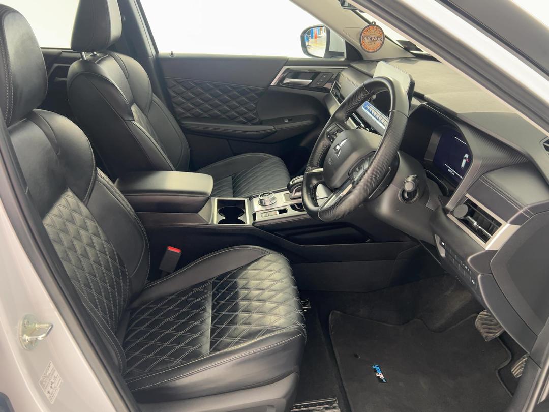 Photo '16' of Mitsubishi Outlander