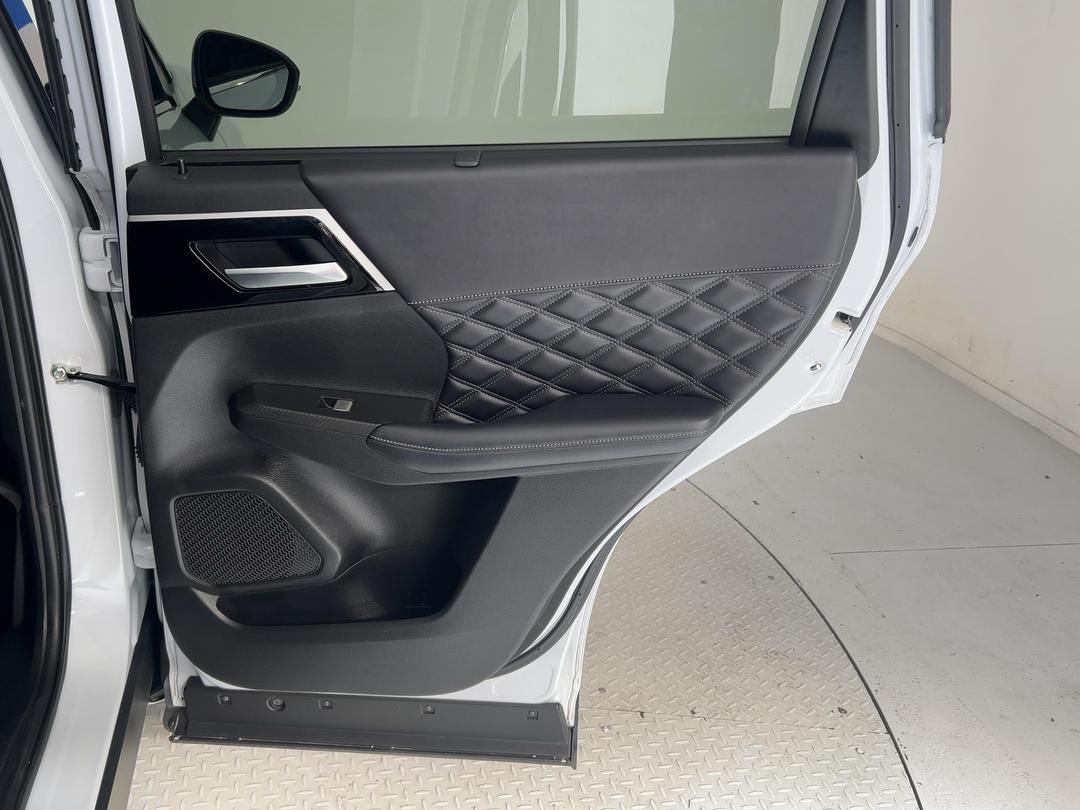 Photo '19' of Mitsubishi Outlander