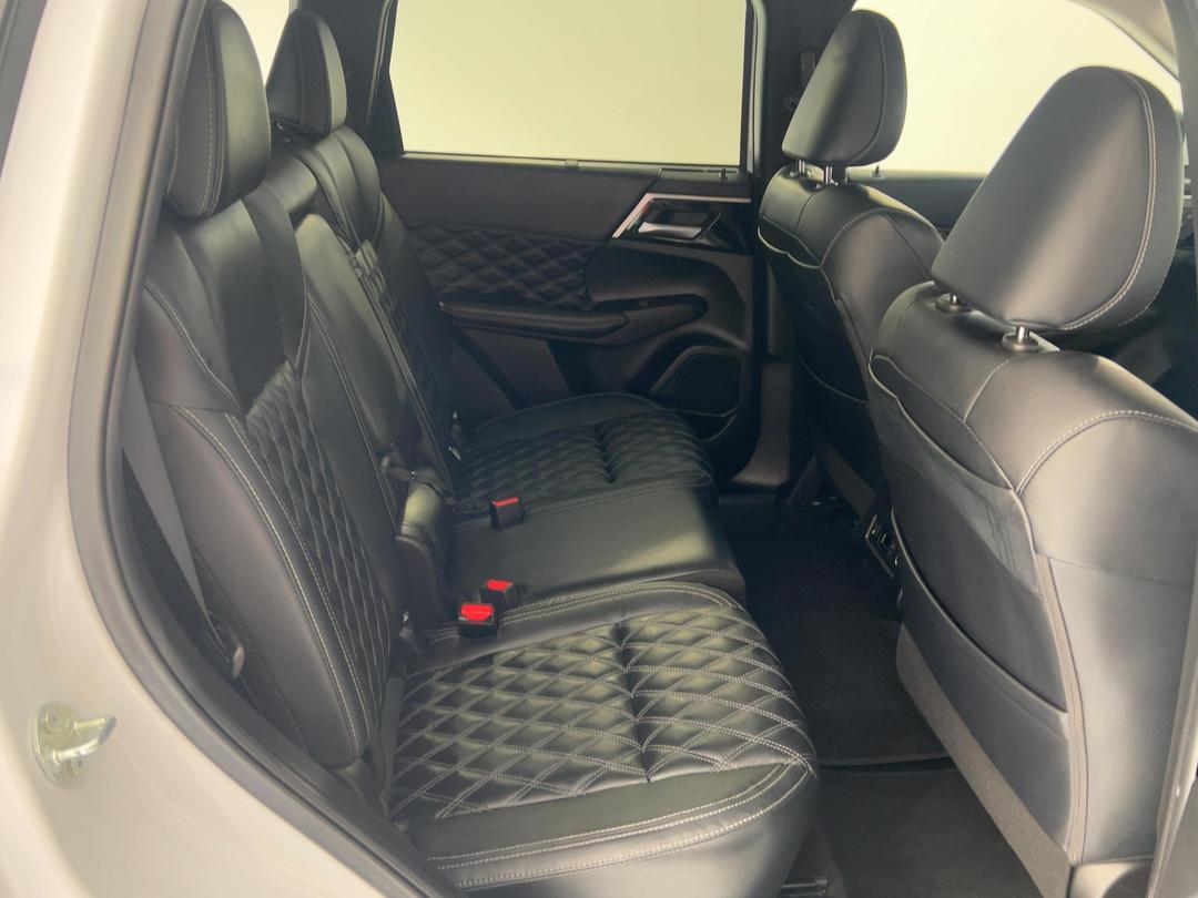 Photo '20' of Mitsubishi Outlander