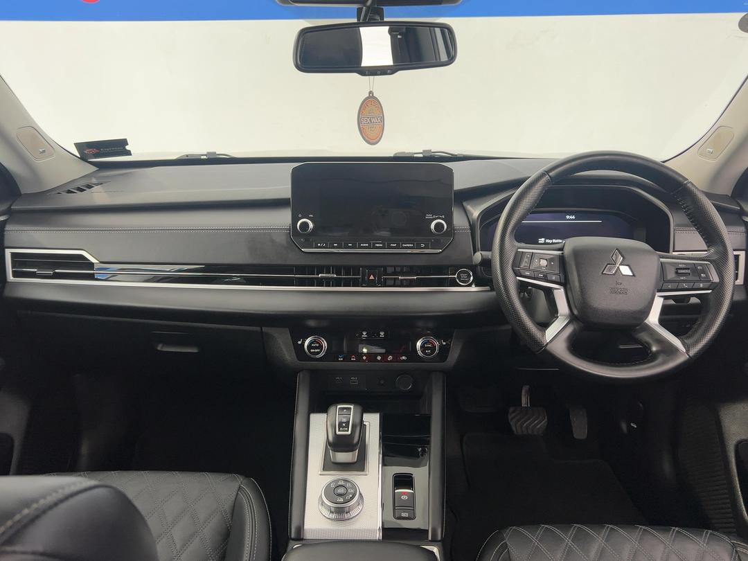 Photo '17' of Mitsubishi Outlander