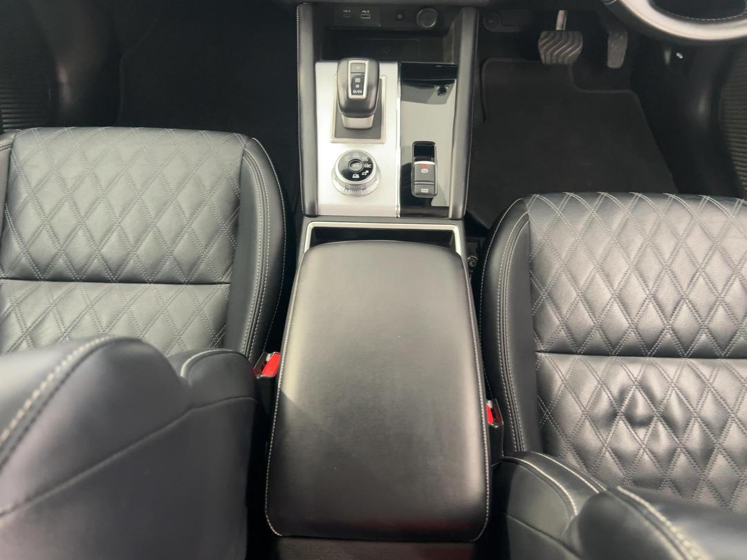 Photo '18' of Mitsubishi Outlander