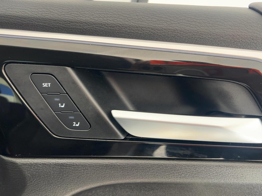 Photo '24' of Mitsubishi Outlander