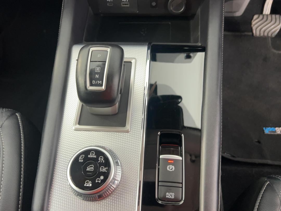 Photo '28' of Mitsubishi Outlander