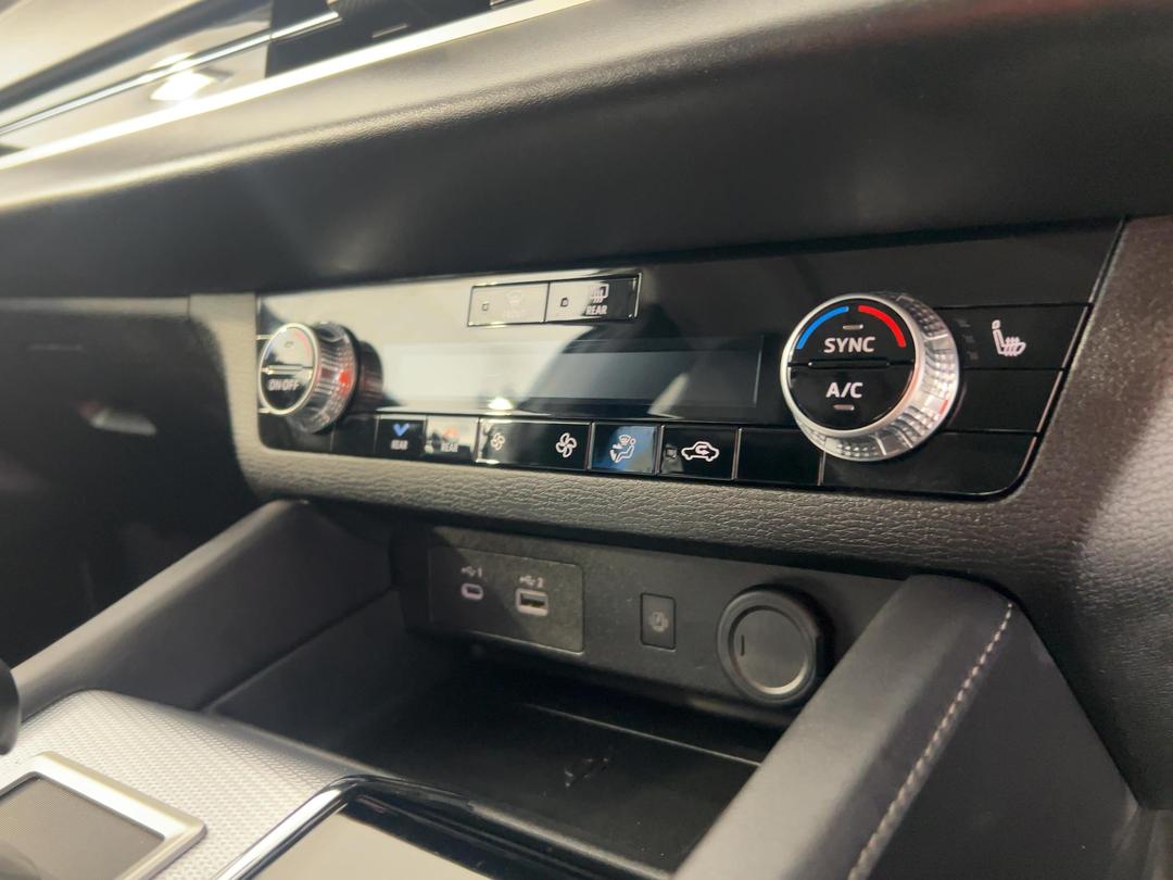 Photo '29' of Mitsubishi Outlander