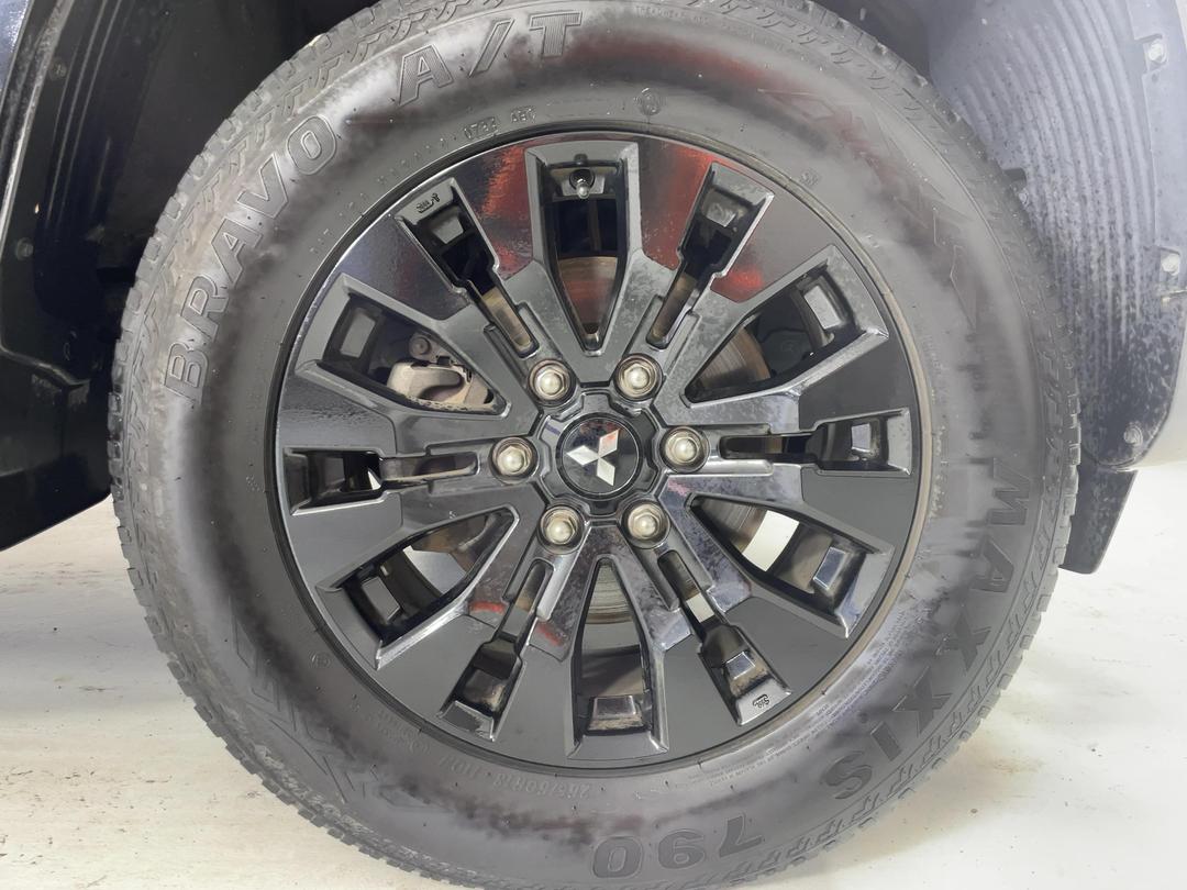 Photo '9' of Mitsubishi Triton