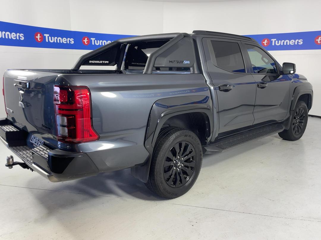 Photo '7' of Mitsubishi Triton