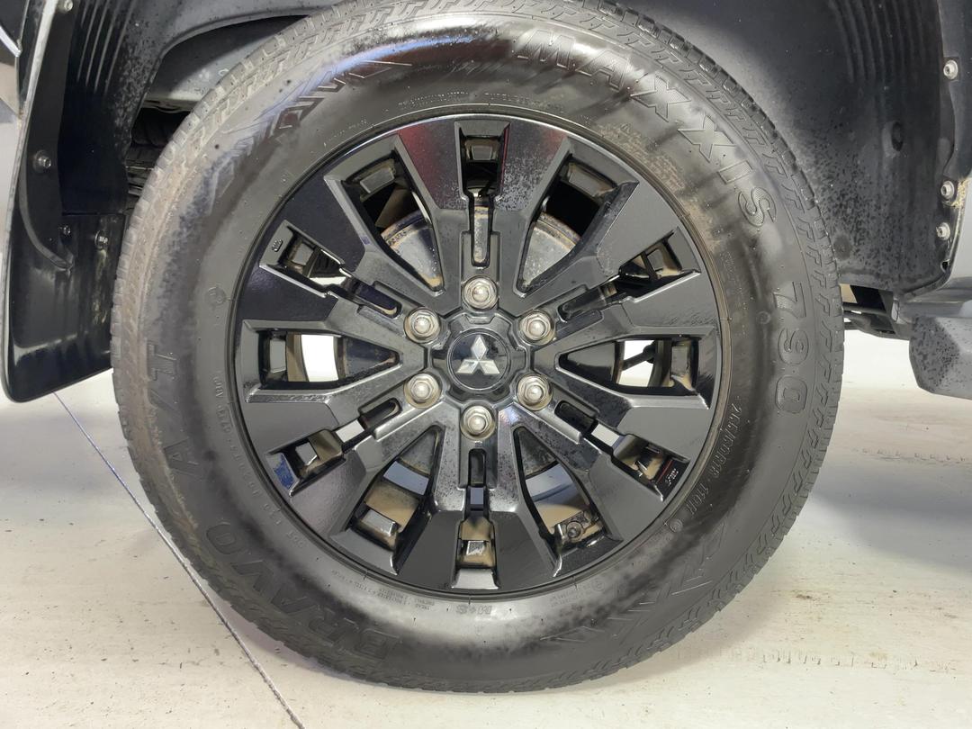 Photo '12' of Mitsubishi Triton