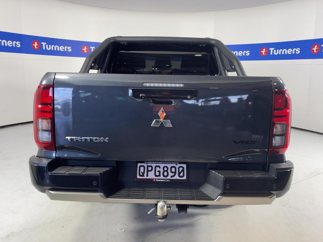 Photo '6' of Mitsubishi Triton