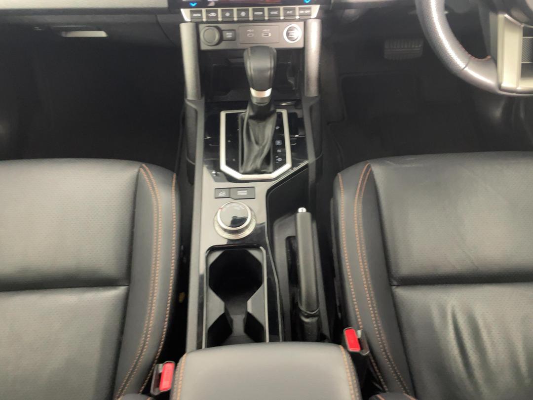 Photo '18' of Mitsubishi Triton