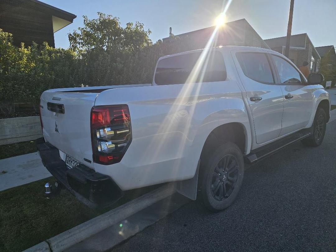 Photo '5' of Mitsubishi Triton DC GSR 4WD 6AT Photo '5' of Mitsubishi Triton DC GSR 4WD 6AT